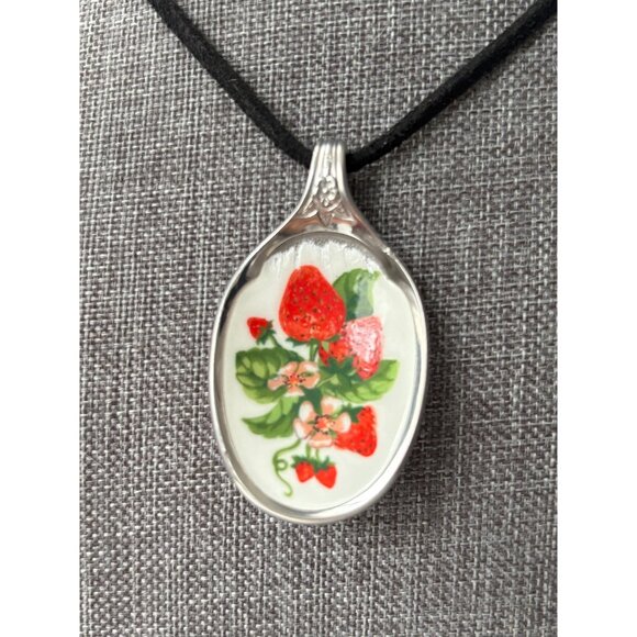 Vintage Avon Jelly Fruit Pendant Necklace: Strawberries silver souvenir spoon - Picture 2 of 7